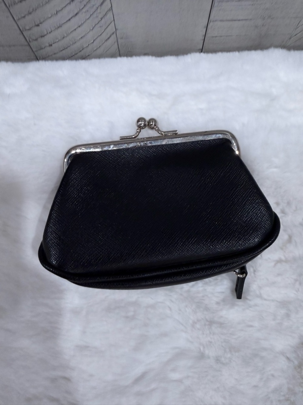 Classic Black Frame Kiss-Lock Wallet